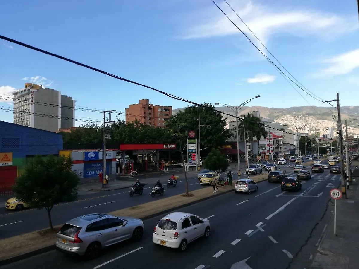 Aparta Estudio 7051 Medellín 0*,
