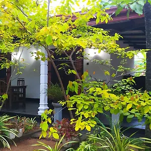 https://yashis-place.kandyhotelsnow.com