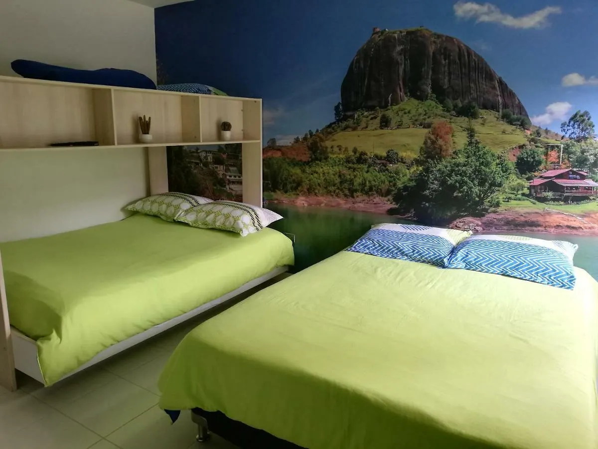 Aparta Estudio 7051 Medellín