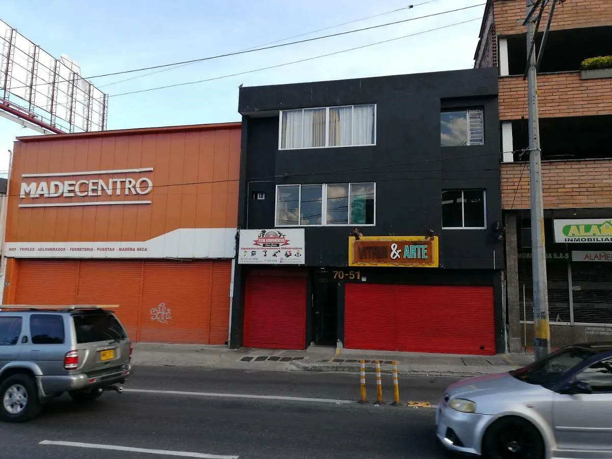 Aparta Estudio 7051 Medellín 0*,